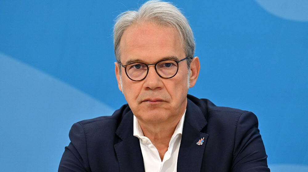 Weniger Zuwanderung und ein Geburtendefizit setzen Thüringen zu. Der zuständige Minister Georg Maier (SPD) warnt vor einfachen Lösungen und fordert neue Ansätze. (Archivbild) / Foto: Martin Schutt/dpa