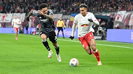 Antonio Nusa (RB Leipzig/r.) fällt verletzt aus. (Archivbild) / Foto: Jennifer Brückner/dpa