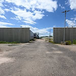 Blick auf die ruhende Baustelle der zukünftigen JVA Zwickau-Marienthal. (Archivbild) / Foto: Hendrik Schmidt/dpa