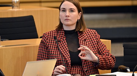 Weniger Kampf-Rhetorik und mehr Teamwork zwischen Chefs und Angestellten: Dafür plädiert Thüringens Arbeitsministerin Katharina Schenk (SPD). (Archivbild) / Foto: Martin Schutt/dpa