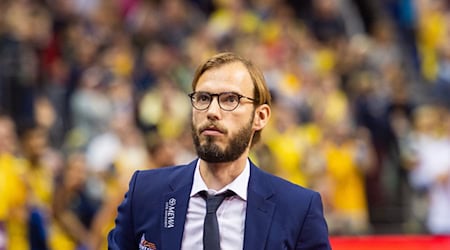 Der Jenaer Coach Björn Harmsen musste die sechste Niederlage in dieser Saison hinnehmen. (Archivbild) / Foto: Arne Immanuel Bänsch/dpa