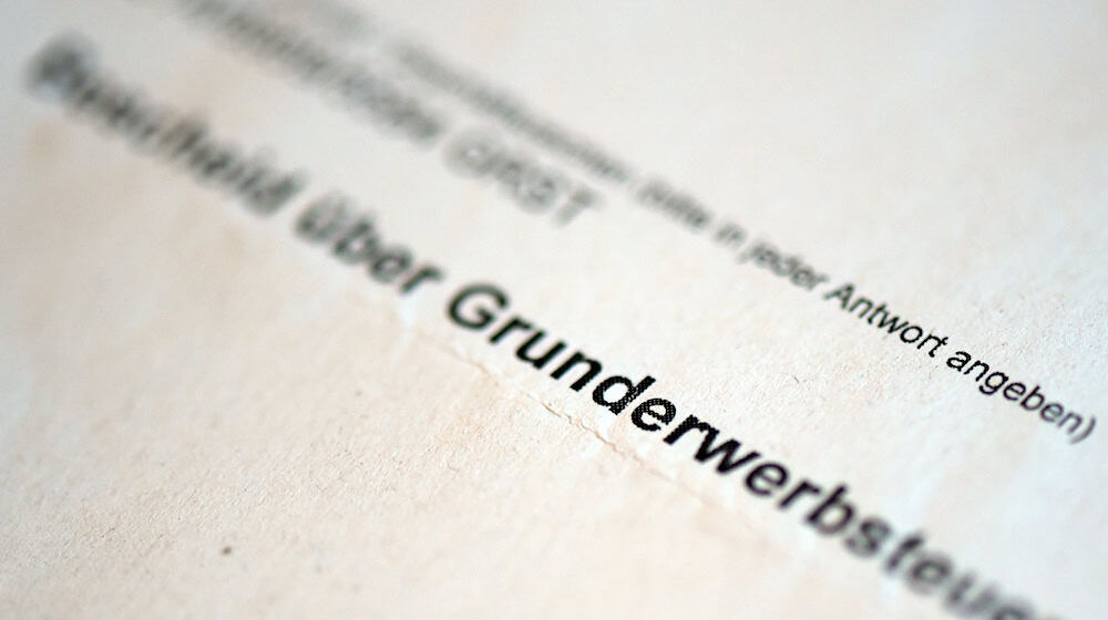 Die Senkung der Grunderwerbsteuer in Thüringen zum 1. Januar 2024 hat nicht zu mehr Geschäften auf dem Immobilienmarkt geführt. / Foto: Federico Gambarini/dpa