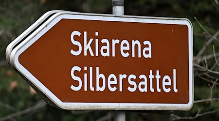Erstmals in diesem Winter hat die Skiarena Silbersattel geöffnet. (Archivbild) / Foto: Martin Schutt/dpa