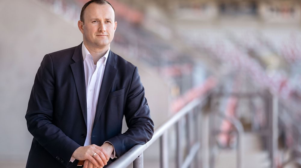 Freut sich über die Verlängerung des Klimapakts: Landrat Herrgott vom Landkreistag. (Archivbild) / Foto: Michael Reichel/dpa-Zentralbild/dpa