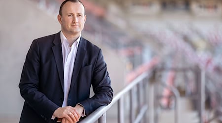 Freut sich über die Verlängerung des Klimapakts: Landrat Herrgott vom Landkreistag. (Archivbild) / Foto: Michael Reichel/dpa-Zentralbild/dpa