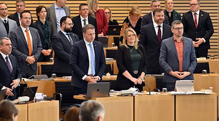 Der Thüringer Landtag beschließt einen Doppelhaushalt mit Rekordausgaben und neuer Verschuldung. / Foto: Martin Schutt/dpa