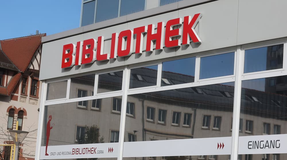 Im vergangenen Jahr entfielen 1,3 Bibliotheksbesuche auf einen Einwohner in Thüringen. (Archivbild) / Foto: Bodo Schackow/dpa