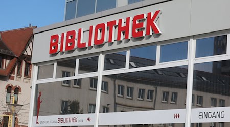 Im vergangenen Jahr entfielen 1,3 Bibliotheksbesuche auf einen Einwohner in Thüringen. (Archivbild) / Foto: Bodo Schackow/dpa