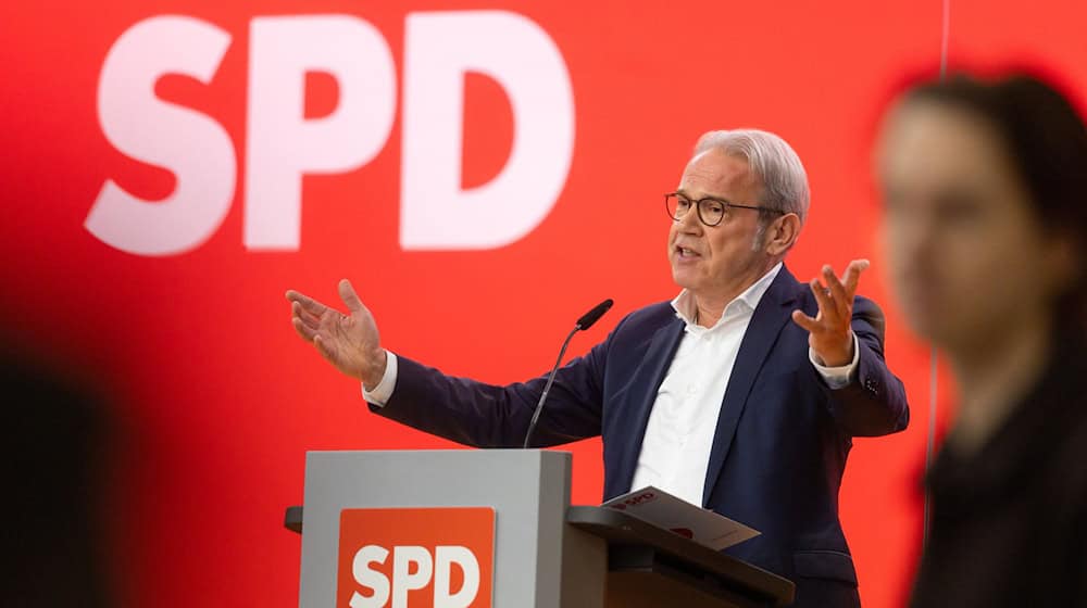 Thüringens SPD-Chef und Innenminister Georg Maier hält eine Reform der Grundrente und eine Erhöhung des Zuschlags für nötig. (Archivbild)   / Foto: Michael Reichel/dpa
