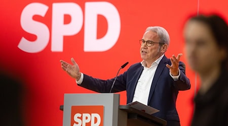 Thüringens SPD-Chef und Innenminister Georg Maier hält eine Reform der Grundrente und eine Erhöhung des Zuschlags für nötig. (Archivbild)   / Foto: Michael Reichel/dpa