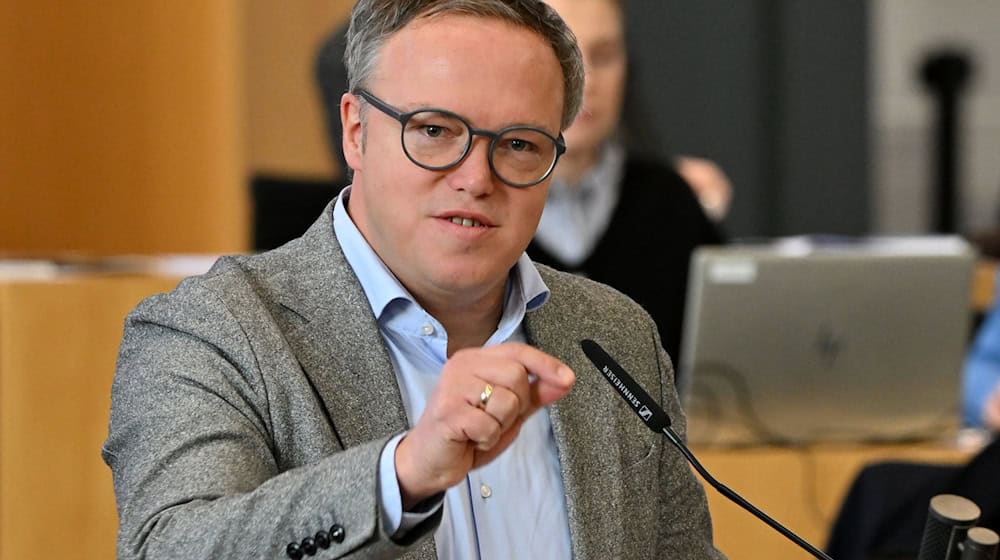 «Heute reißen wir die Mauern aus Überregulierung, Misstrauen und Papier ein», sagte Ministerpräsident Mario Voigt (CDU).  (Archivfoto)  / Foto: Martin Schutt/dpa