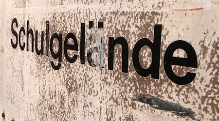 Im laufenden Jahr wurden an Thüringer Schulen bereits knapp 400 Vorfälle mit schulfremden Personen gemeldet. (Symbolbild) / Foto: Hendrik Schmidt/dpa-Zentralbild/dpa