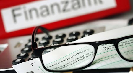 Die Thüringer Finanzämter verzichten vom 22. bis 31. Dezember wieder auf belastende Maßnahmen wie Zwangsgelder und Mahnungen. (Symbolbild) / Foto: Oliver Berg/dpa