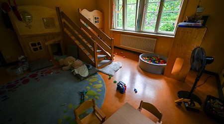 In Thüringens Kindergärten bleiben immer mehr Plätze frei. (Symbolbild) / Foto: Jens Kalaene/dpa