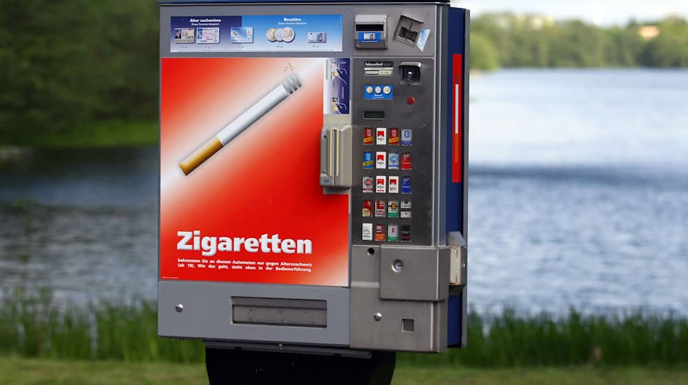 Nach der Sprengung eines Zigarettenautomaten in Erfurt sind zwei mutmaßliche Täter gefasst worden (Symbolbild). / Foto: Jens Büttner/dpa-Zentralbild/dpa