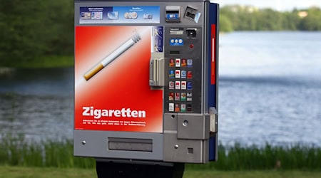 Nach der Sprengung eines Zigarettenautomaten in Erfurt sind zwei mutmaßliche Täter gefasst worden (Symbolbild). / Foto: Jens Büttner/dpa-Zentralbild/dpa