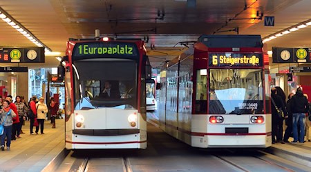 Der Junge wurde zurück zu seiner Mutter zum Hauptbahnhof gebracht. (Symbolbild) / Foto: Martin Schutt/dpa