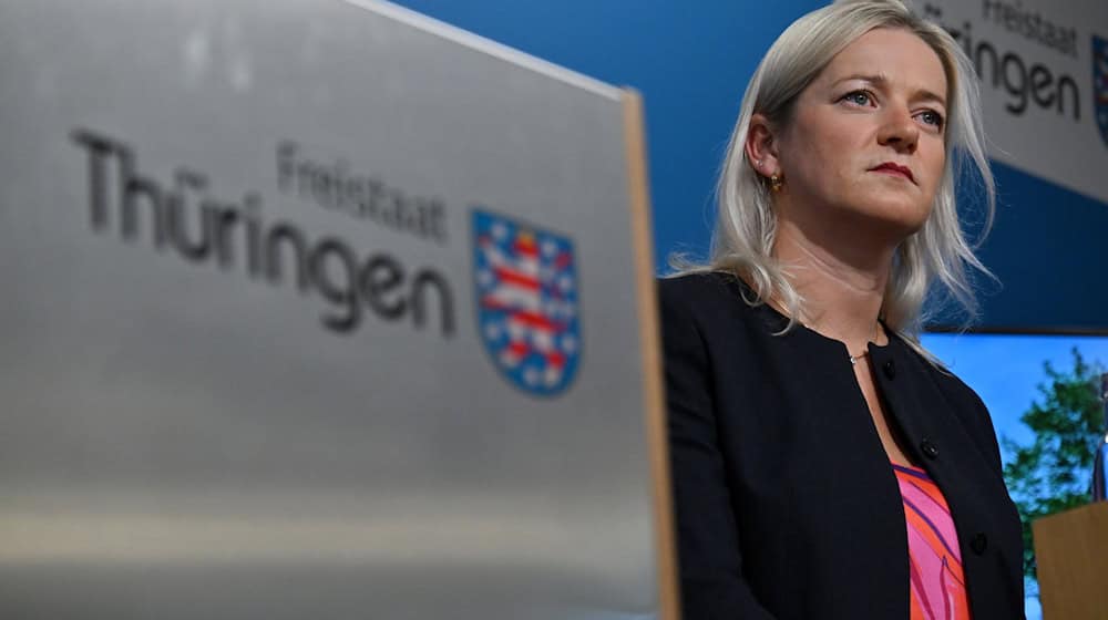 Beate Meißner (CDU), Ministerin für Justiz, Migration und Verbraucherschutz von Thüringen, sieht in der Abschiebung des Georgiers ein Beispiel dafür, wie schnell der Rechtsstaat handeln kann. (Archivbild) / Foto: Martin Schutt/dpa