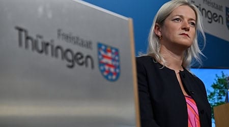 Beate Meißner (CDU), Ministerin für Justiz, Migration und Verbraucherschutz von Thüringen, sieht in der Abschiebung des Georgiers ein Beispiel dafür, wie schnell der Rechtsstaat handeln kann. (Archivbild) / Foto: Martin Schutt/dpa