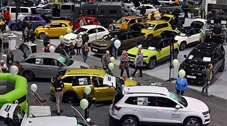 Auf der Messe sind 42 Marken vertreten. / Foto: Martin Schutt/dpa