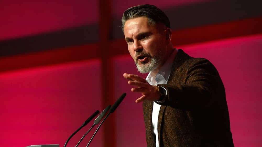 Der BSW-Bundesvorsitzende Fabio de Masi fordert von Thüringens Ministerpräsident Mario Voigt (CDU), Zweifel an seiner wissenschaftlichen Redlichkeit auszuräumen. (Archivbild) / Foto: Klaus-Dietmar Gabbert/dpa