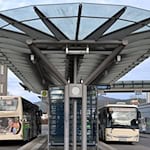 Aufgrund der immer schwierigen finanziellen Situation werden in Zukunft möglicherweise Abstriche beim Bus-Angebot in Thüringen eintreten. / Foto: Martin Schutt/dpa