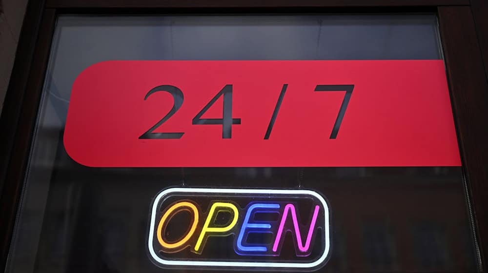 Für 24/7-Läden soll es bald rechtliche Klarheit geben.  / Foto: Martin Schutt/dpa