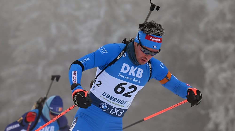 Sieger mit Trauerflor: Tommaso Giacomel. / Foto: Hendrik Schmidt/dpa