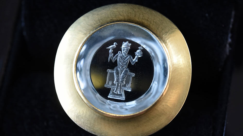 Der undotierte Kaiserring gilt als eine der international wichtigsten Auszeichnungen in der modernen Kunst. (Archivbild) / Foto: Holger Hollemann/dpa