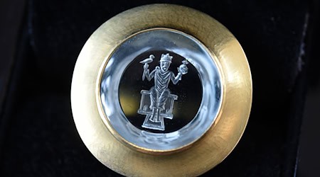 Der undotierte Kaiserring gilt als eine der international wichtigsten Auszeichnungen in der modernen Kunst. (Archivbild) / Foto: Holger Hollemann/dpa