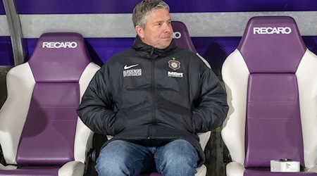  Michael Tarnat, Sport-Geschäftsführer von Erzgebirge Aue, hat Verstärkung für die Offensive geholt. (Archivbild) / Foto: Matthias Koch/dpa