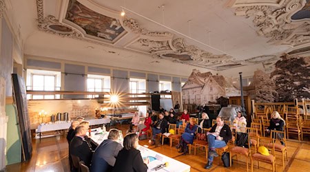 Der prächtige, aber sanierungsbedürftige Saal wird zum Herzstück für das neue Deutsche Theatermuseum in Meiningen. (Archivbild) / Foto: Michael Reichel/dpa