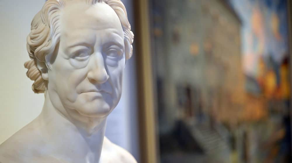 Goethes Bernstein-Sammlung aus dem Ostseeraum umfasst etwa 40 Stücke. (Archivbild) / Foto: Martin Schutt/dpa