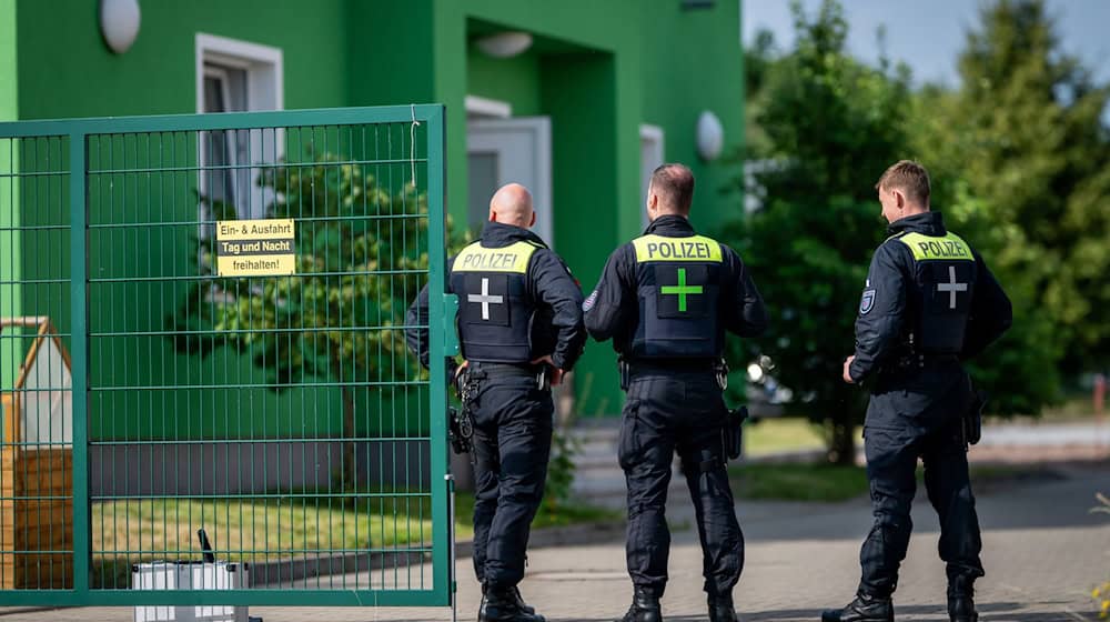 Bei der Gewerkschaft der Polizei Thüringen kam es im Zuge von Ermittlungen mehrmals zu Durchsuchungen. (Archivbild)  / Foto: Jacob Schröter/dpa
