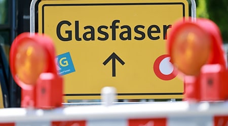 Zehntausende Haushalte im Freistaat sollen einen Breitbandanschluss bekommen. (Symbolbild) / Foto: Michael Reichel/dpa