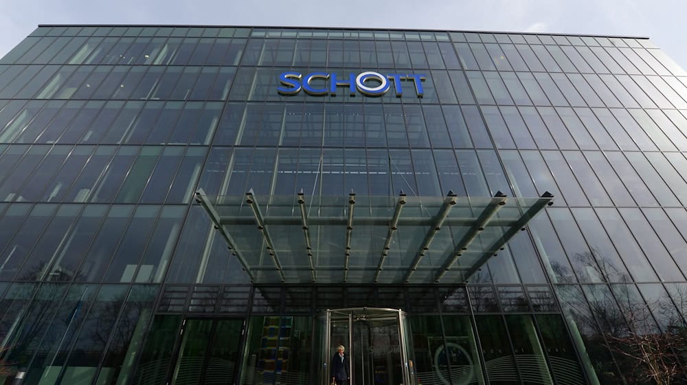 Von Mainz in die Welt - dieses klassische Exportmodell ist nach Ansicht von Schott schwieriger geworden. (Archivbild) / Foto: Arne Dedert/dpa