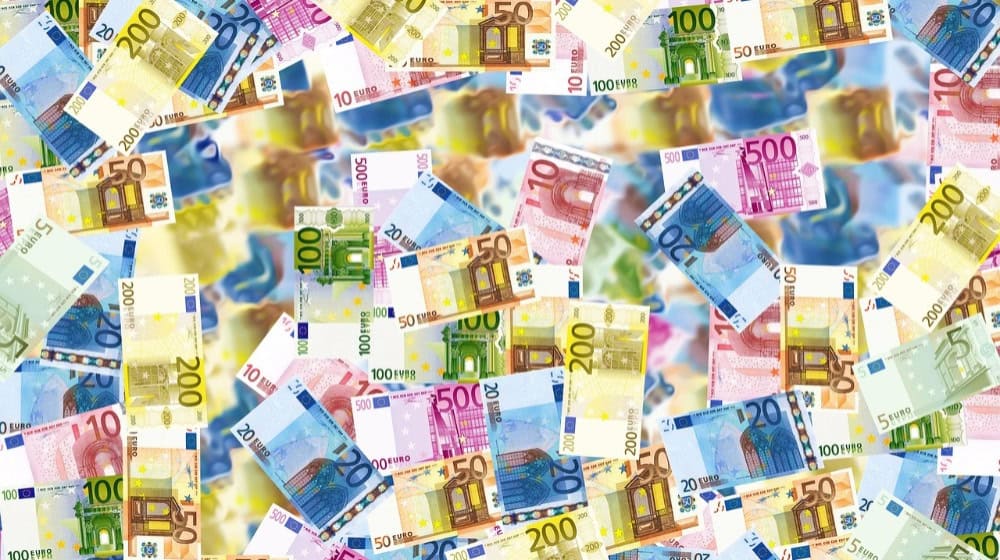 Finanzielle Vielfalt: Euro-Banknoten stehen für die wirtschaftlichen Herausforderungen und Chancen, vor denen Thüringens Unternehmen 2026 stehen – von Energiekosten bis zur Exportabhängigkeit. / Foto: angelo luca iannaccone auf Pixabay.com