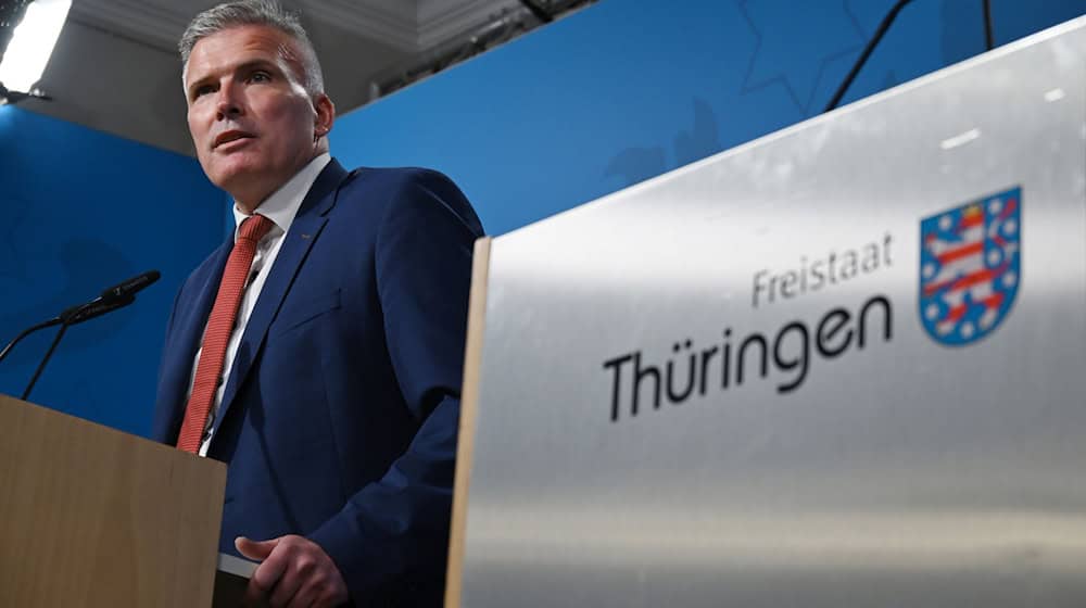 Das Land hilft bei Gemeindefusionen mit Geld, wie Staatssekretär Bausewein erläutert. (Archivbild) / Foto: Martin Schutt/dpa