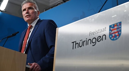 Das Land hilft bei Gemeindefusionen mit Geld, wie Staatssekretär Bausewein erläutert. (Archivbild) / Foto: Martin Schutt/dpa