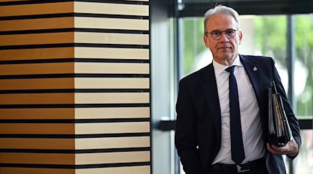 Maier zieht Konsequenzen aus Fehlern bei internen Ermittlungen (Archivbild)  / Foto: Martin Schutt/dpa