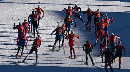 Der Abschlusstag in Oberhof begann mit dem Staffelrennen der Männer / Foto: Hendrik Schmidt/dpa