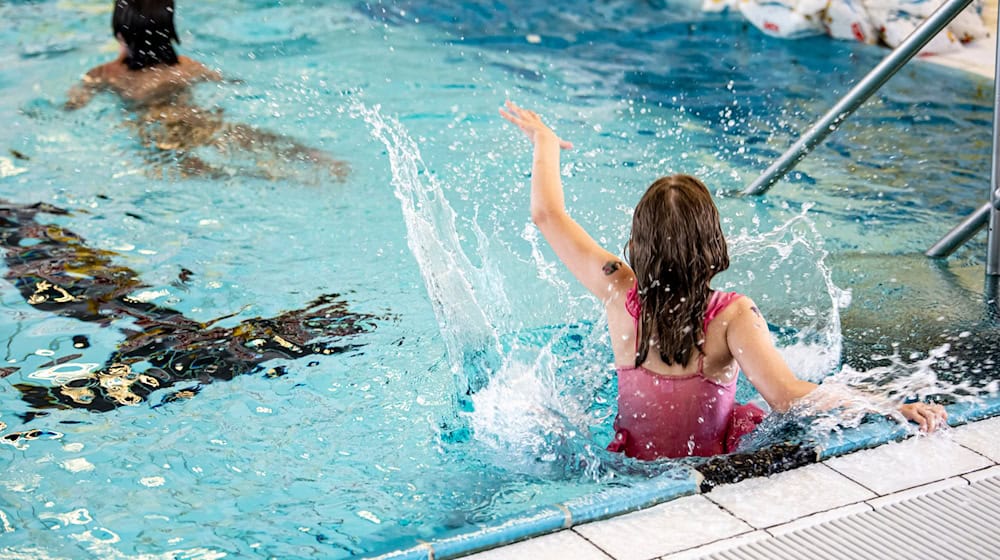 Der Umbau der Therme soll insgesamt mehr als 22 Millionen Euro kosten. (Symbolbild) / Foto: Fabian Sommer/dpa