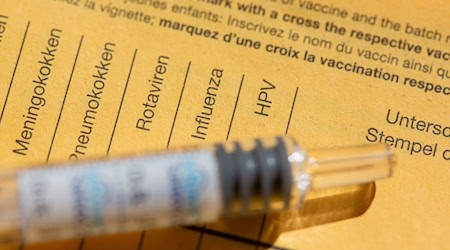 Ein großer Teil der Erkrankungen könnte durch Impfungen laut TK vermieden werden. (Symbolfoto)  / Foto: Fernando Gutierrez-Juarez/dpa