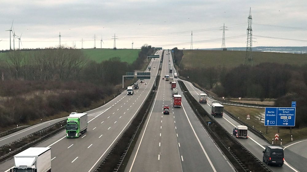 Heute bleibt es meist trocken, Glätte ist nur noch vereinzelt ein Thema. (Archivbild) / Foto: Martin Schutt/dpa