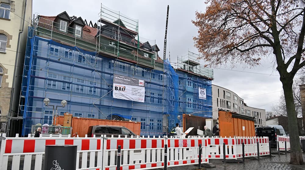 Nach dem Brand an Silvester sind die Häuser einsturzgefährdet. (Archivbild) / Foto: Martin Schutt/dpa