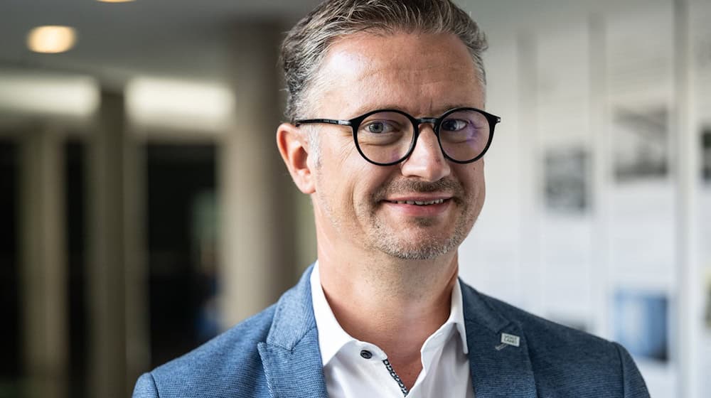 Thüringens Bildungsminister Christian Tischner (CDU) will angehende Lehrerinnen und Lehrer an Regionen binden, wo sie besonders dringend gebraucht werden. (Archivbild) / Foto: Hannes P. Albert/dpa