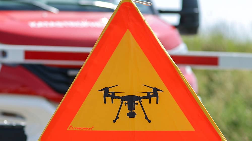 Eine Drohne der Feuerwehr hat bei der Polizei in Sondershausen für Fragen sowie einen Einsatz gesorgt. (Symbolbild) / Foto: Jan Woitas/dpa