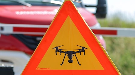 Eine Drohne der Feuerwehr hat bei der Polizei in Sondershausen für Fragen sowie einen Einsatz gesorgt. (Symbolbild) / Foto: Jan Woitas/dpa