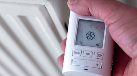 Ein kalter Winter und gestiegene Preise sorgen laut einer Prognose des Energiedienstleisters Techem für höhere Heizkosten in Thüringen. (Symbolbild) / Foto: Jens Büttner/dpa