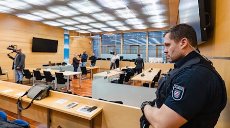 Das Gericht verhandelt unter Ausschluss der Öffentlichkeit. / Foto: Michael Reichel/dpa